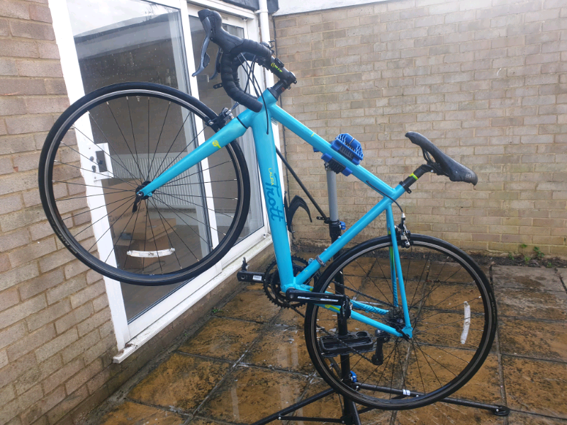 laura trott road bike